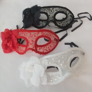 Mask with lace & flower detail
