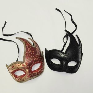 Masks with side sweep design